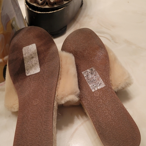 Sandals - Picture 2 of 3